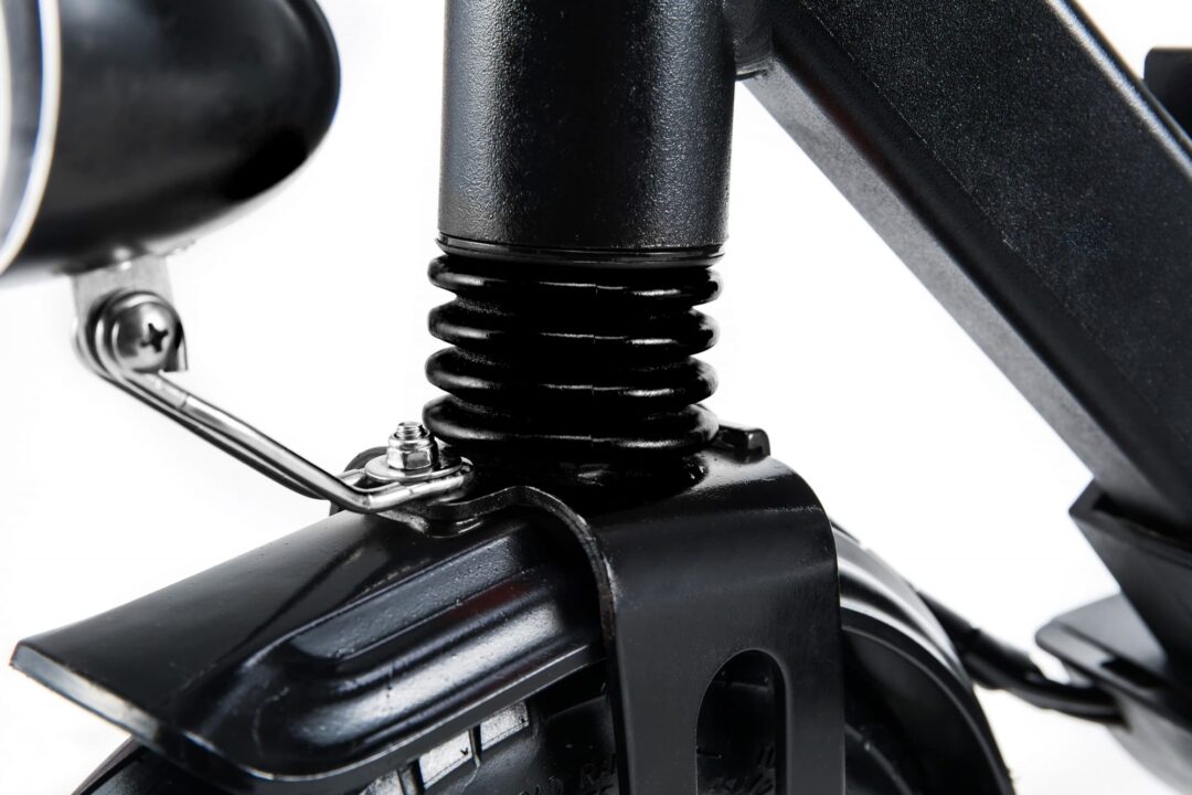 Urban XL Electric Scooter Urban XL Elektro-Roller-Serie sind von Grund auf entwickelt, um die stabilste und schnellste elektrische faltbare Roller auf der Straße zu sein. Mit großen 10-Zoll-Reifen, ein 19cm langes Stehbrett alle mit der Leistung eines 500W-Motors geben eine super stetige Fahrt mit der Geschwindigkeit von 25km/h unterstützt. Geschwindigkeit: 25 km/h
Reichweite: 40km
Ausstattung: 10" Räder