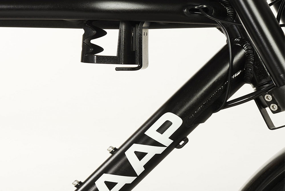 Knaap bike Black Knaap bike Black Die Lieferzeit eines Knaap Bikes beträgt ca. 2 Wochen. KNAAP BIKES AMS ist ein einzigartiges und robustes Pedelec, dem es gelungen ist, alle Vorteile in einem erstaunlichen Modell zu vereinen. Das KNAAP BIKES AMS hat ein einzigartiges und robustes Aussehen.