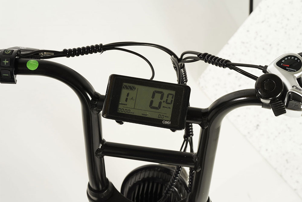 Knaap bike Black Knaap bike Black Die Lieferzeit eines Knaap Bikes beträgt ca. 2 Wochen. KNAAP BIKES AMS ist ein einzigartiges und robustes Pedelec, dem es gelungen ist, alle Vorteile in einem erstaunlichen Modell zu vereinen. Das KNAAP BIKES AMS hat ein einzigartiges und robustes Aussehen.