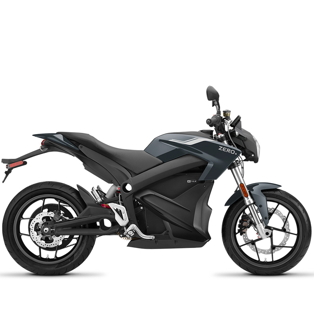 Zero S Die Z-Force 14,4 kWh Lithium-Ionen-Batterie verleiht der Zero Motorcycles S eine maximale Reichweite von 288 Kilometern. Der Z-Force 75-10-Motor liefert ein Drehmoment von 146 Nm, mit dem die S mühelos eine Höchstgeschwindigkeit von 139 km/h erreicht.