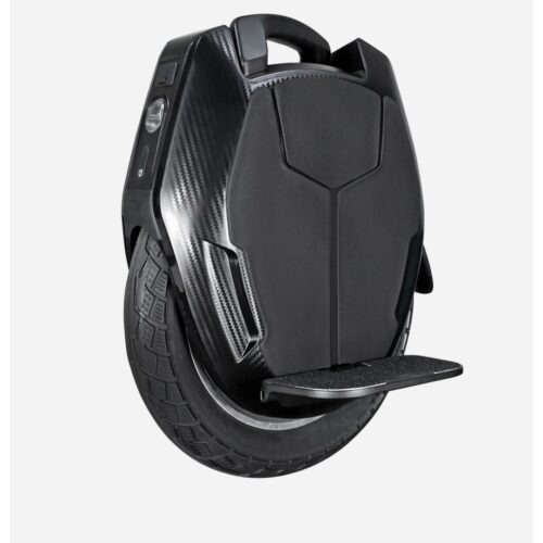 KingSong 16XS Der KingSong 16XS ist ein elektrisches Einrad, das Kraft und Komfort kombiniert und sowohl für Anfänger als auch für erfahrene Fahrer ideal ist. Mit einem 777Wh-Akku bietet er eine Reichweite von bis zu 70 km und erreicht eine Höchstgeschwindigkeit von 45 km/h. Der 2000W-Motor sorgt für starke Leistung, während das 16” x 3” extra breite Rad für Stabilität und Wendigkeit sorgt. Mit einem Gewicht von 22 kg ist der 16XS leicht zu transportieren. Ausgestattet mit hellen Front- und Rücklichtern sowie anpassbarer RGB-Beleuchtung, bietet er sowohl Sichtbarkeit als auch Stil. Die hohe Bodenfreiheit von fast 18 cm erleichtert das Fahren auf unterschiedlichem Terrain. Der KingSong 16XS überzeugt durch eine hochwertige Verarbeitung und ein komfortables Fahrgefühl, was ihn zur idealen Wahl für den Stadtverkehr und abenteuerliche Fahrten macht.